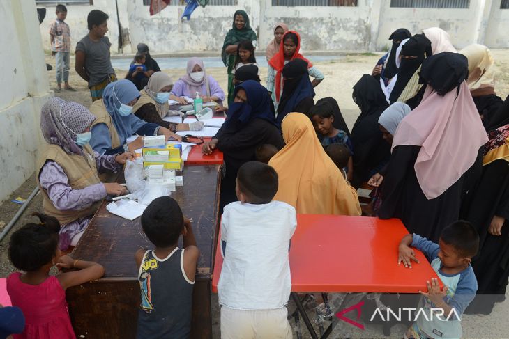 FOTO - Pemeriksaan rutin kesehatan imigran Rohingya di Aceh