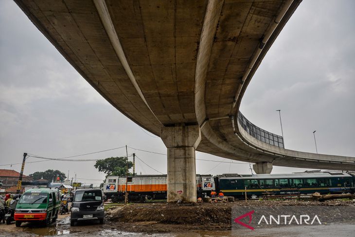 Progres pembangunan jembatan layang ciroyom