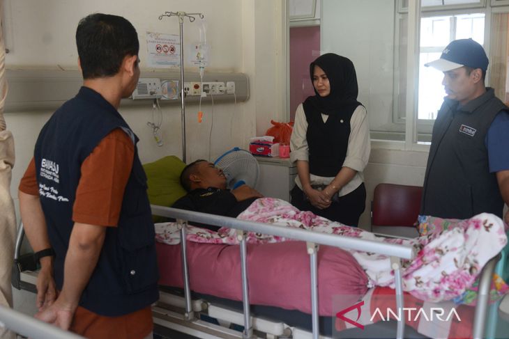 FOTO - Petugas panwaslih rawat inap di rumah sakit