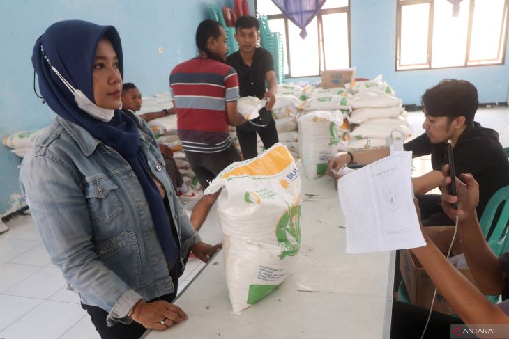 Penyaluran bantuan pangan cadangan beras di Kota Kediri