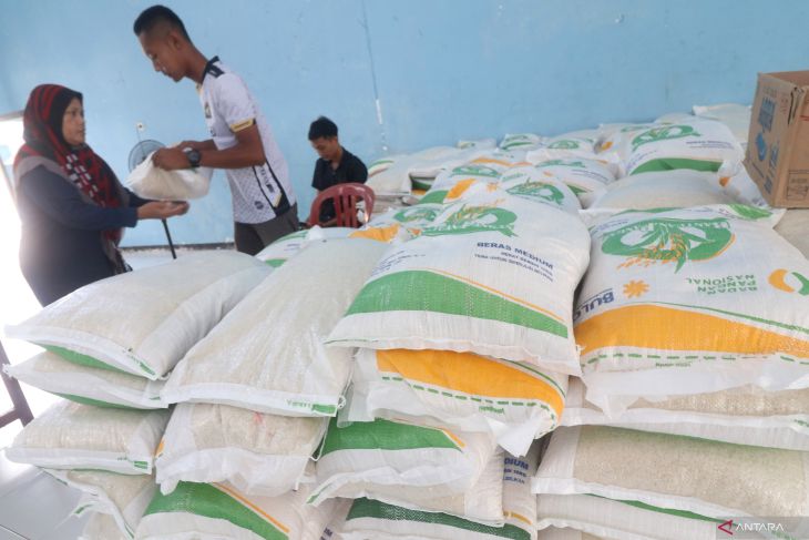 Penyaluran bantuan pangan cadangan beras di Kota Kediri