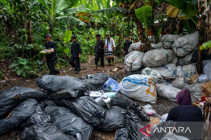 Peringatan 19 tahun longsor TPA Leuwigajah