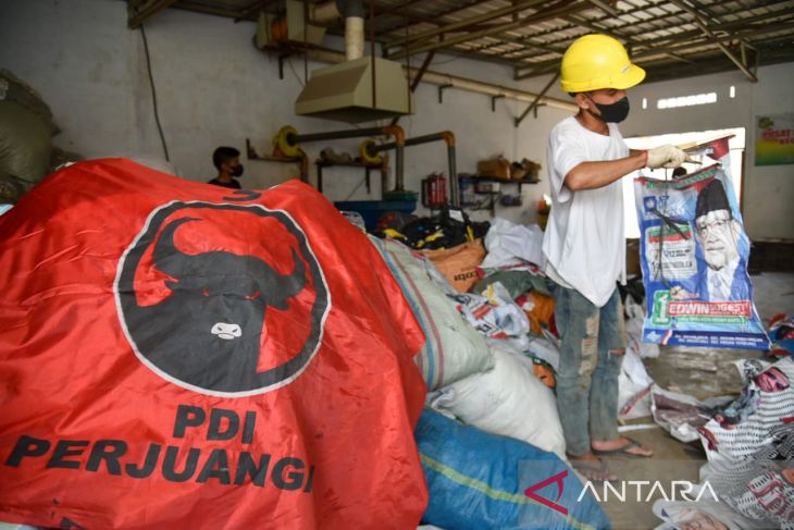 Daur ulang limbah APK Pemilu di Medan