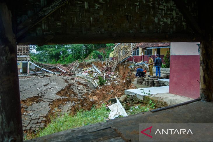 Tanggap darurat pergerakan tanah di KBB