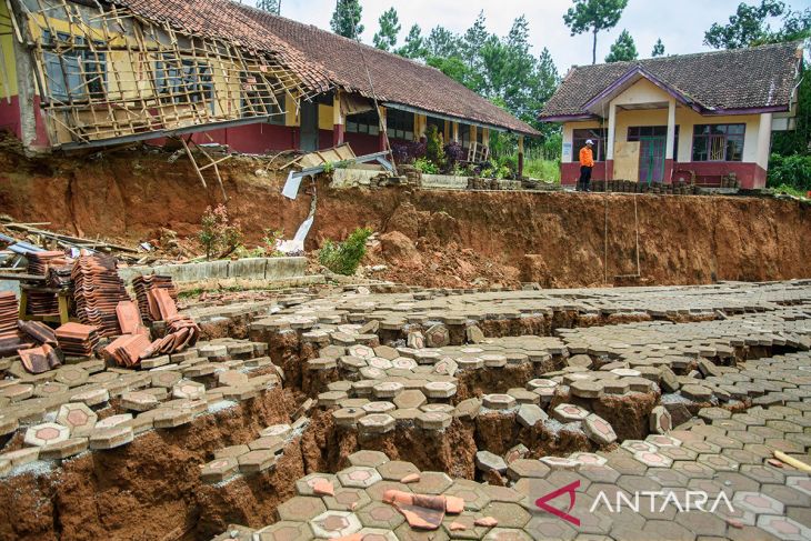 Tanggap darurat pergerakan tanah di KBB