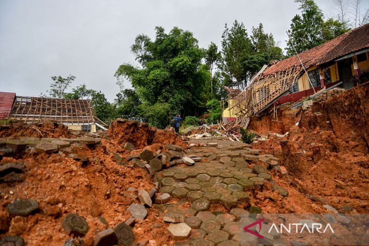 Bencana pergerakan tanah di Kabupaten Bandung Barat