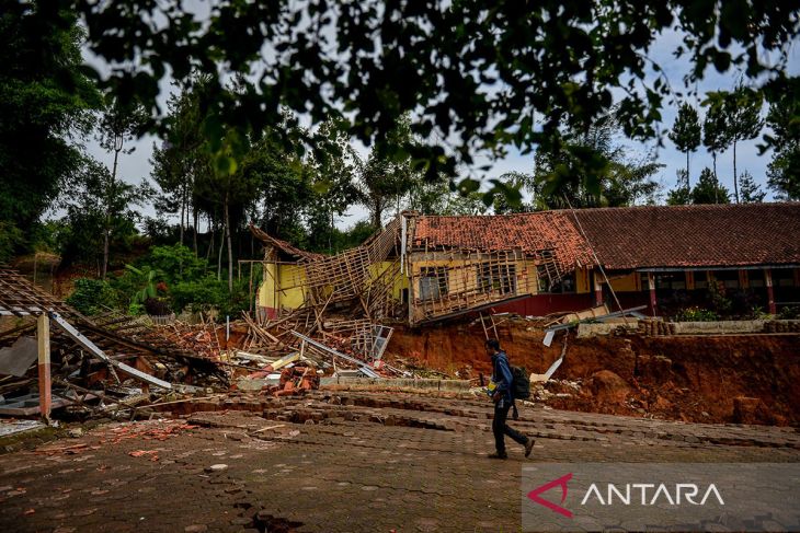 Bencana pergerakan tanah di Kabupaten Bandung Barat