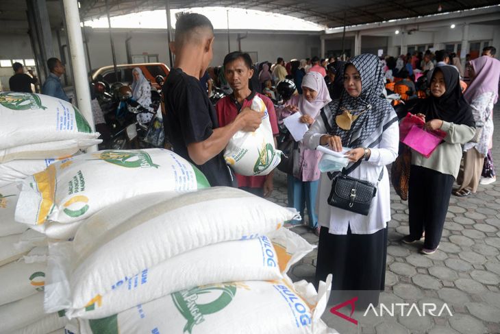 FOTO - Target penyaluran bansos beras Sebelum Ramadhan