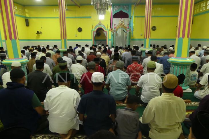 Warga Hila laksanakan shalat tarawih