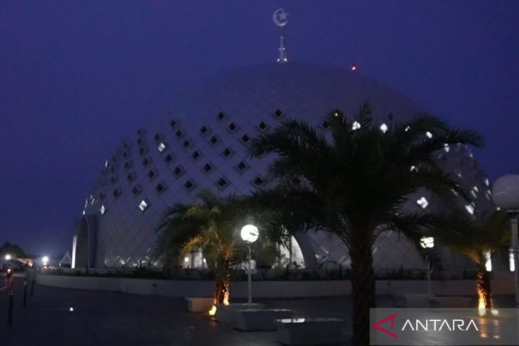 Shalat Tarawih pertama Ramadhan 1445 Hijriah di Masjid Agung Kubah Timah Pangkalpinang