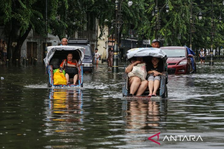 Banjir rendam Kota Lama Semarang