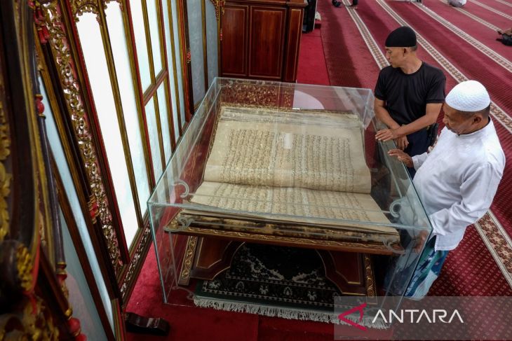 Al Quran peninggalan pemerintahan Paku Buwono X di Masjid Fatimah Solo