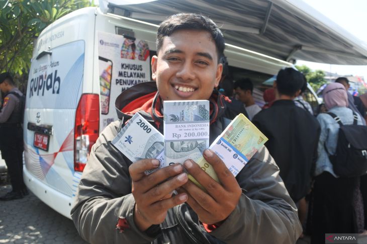 Penukaran uang pecahan baru di Situbondo