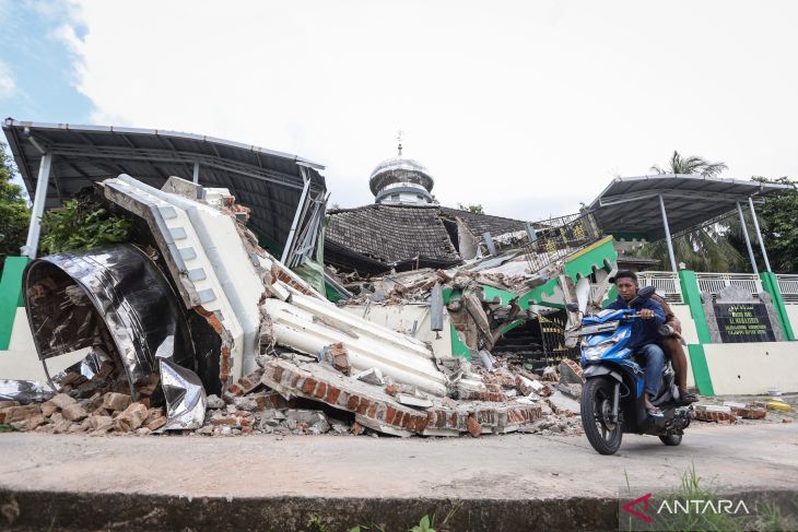 Pemerintah bantu renovasi rumah korban gempa di Bawean