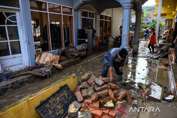 Bencana banjir bandang di Kabupaten Bandung Barat