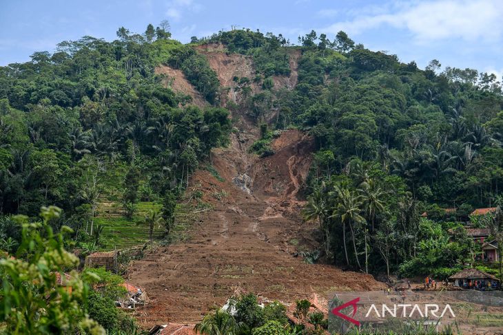 Bencana longsor di Kabupaten Bandung Barat
