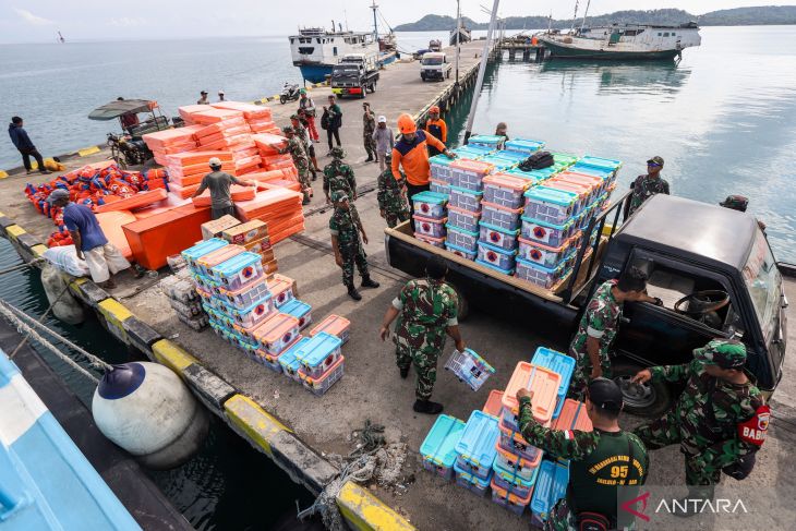 Bantuan logistik untuk korban gempa di Pulau Bawean