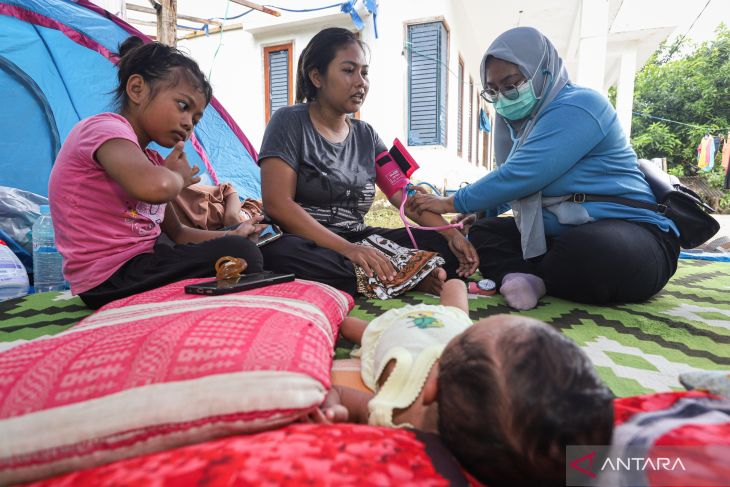 Layananan kesehatan keliling bagi warga terdampak gempa Bawean