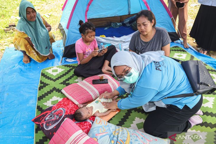 Layananan kesehatan keliling bagi warga terdampak gempa Bawean