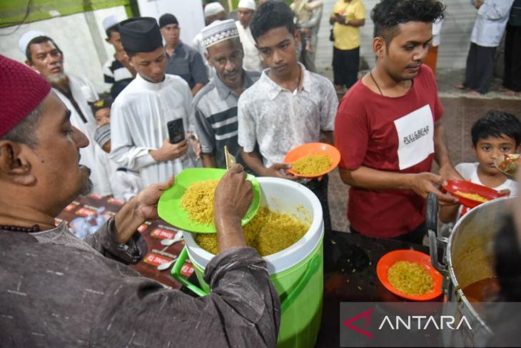 Berbuka puasa bersama di Masjid Ghaudiyah