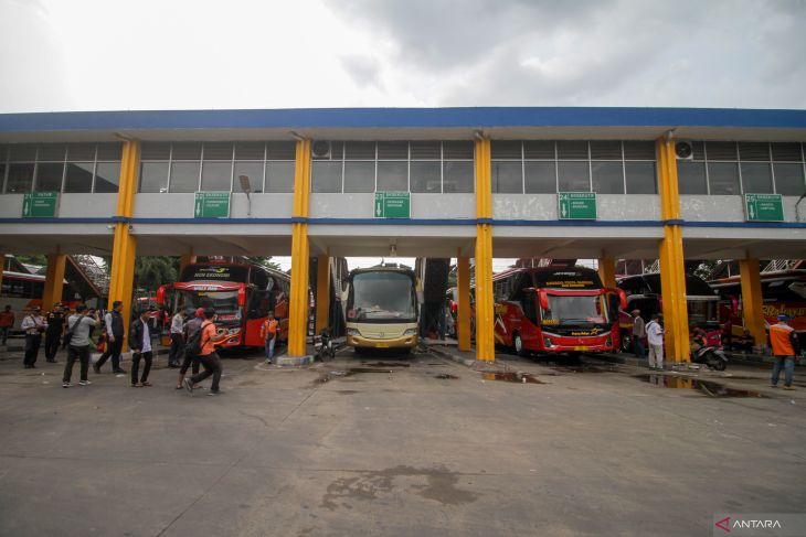 Penambahan armada angkutan lebaran di Terminal Purabaya