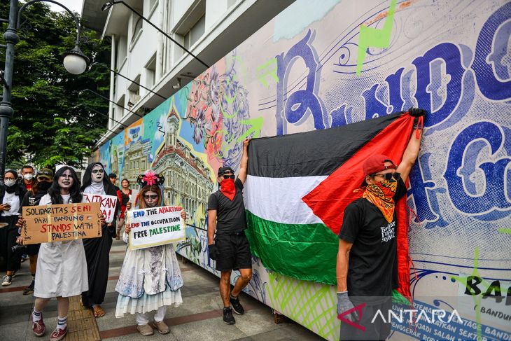 Aksi teatrikal untuk Palestina