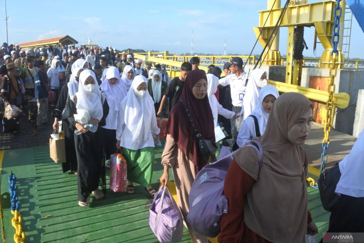 Penyeberangan Jangkar ke Kepulauan Madura