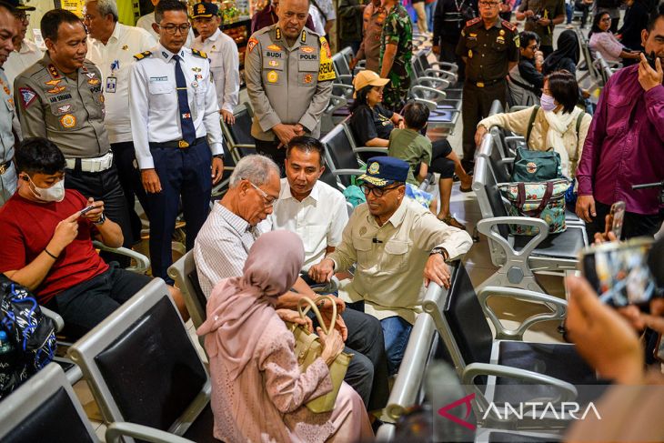 Menteri Perhubungan kunjungi Stasiun Bandung