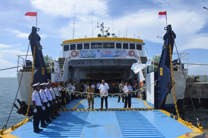 Kapal feri mudik gratis warga Pulau Raas