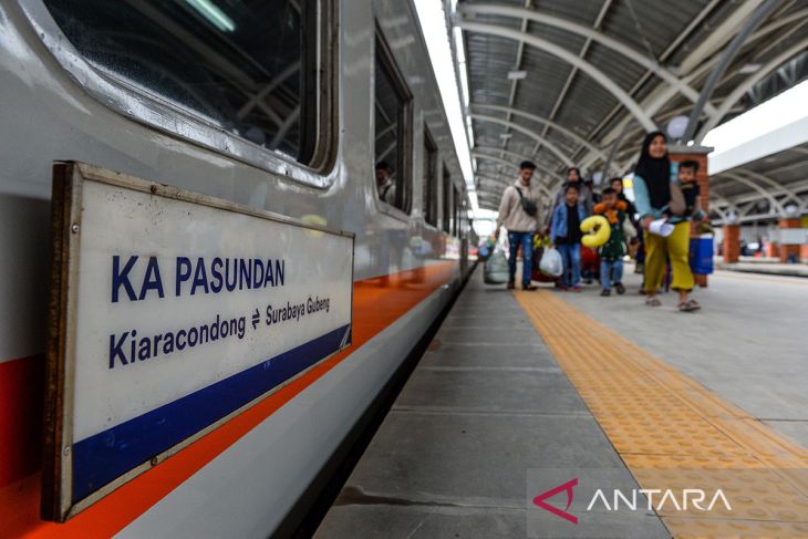 Mudik H-7 di Stasiun Kiaracondong