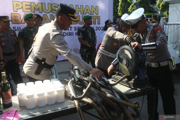 Pemusnahan barang bukti hasil Operasi Pekat Semeru