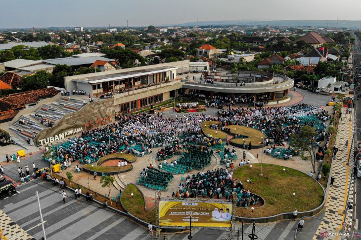 Santunan 2000 anak yatim di Tuban