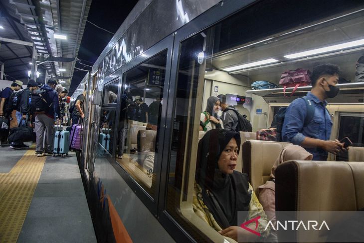 Peningkatan pemudik kereta di Bandung