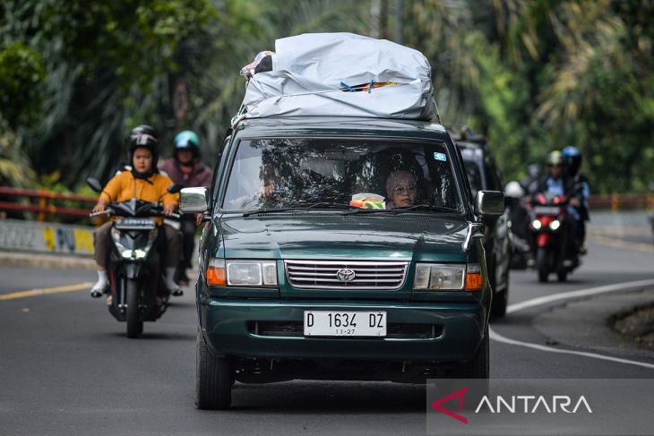 Arus mudik di Cadas Pangeran Sumedang