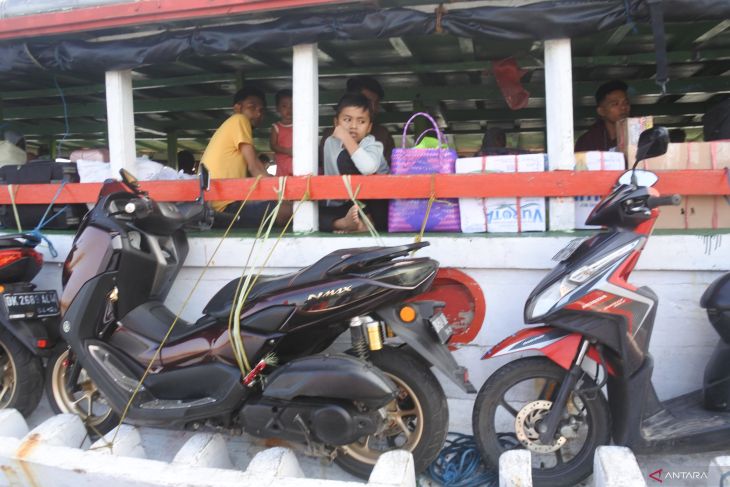 Mudik perahu motor warga Pulau Sapudi