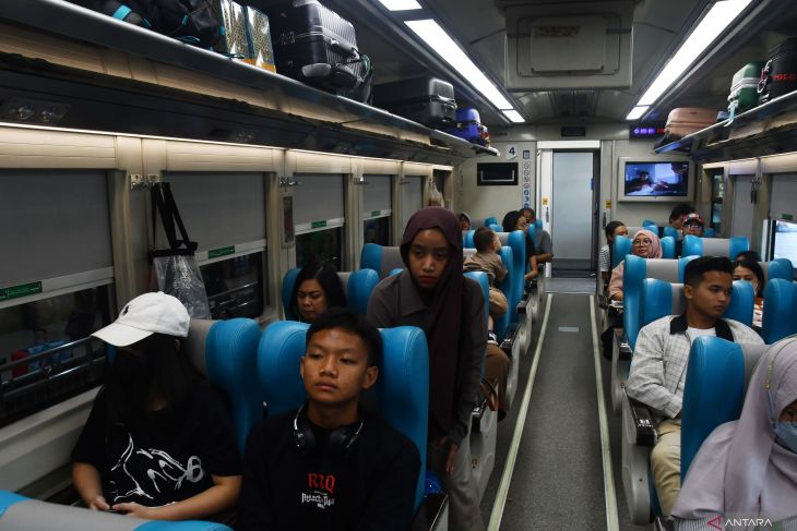 Arus mudik di Stasiun KA Madiun