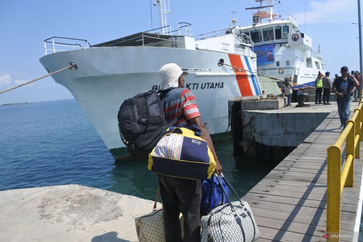 Kapal bantuan pemudik tujuan Pulau Raas