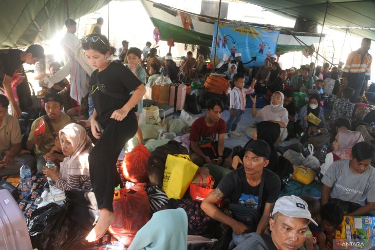 Kapal bantuan pemudik tujuan Pulau Raas