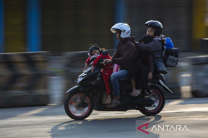 Arus mudik sepeda motor Pantura