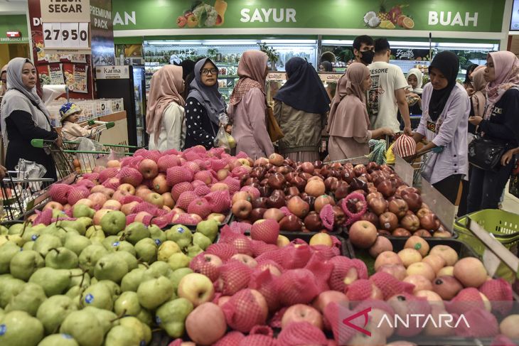 Pengunjung pusat perbelanjaan meningkat jelang lebaran