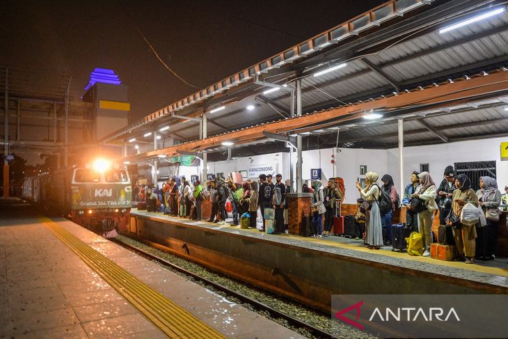 Puncak arus mudik kereta api di Bandung