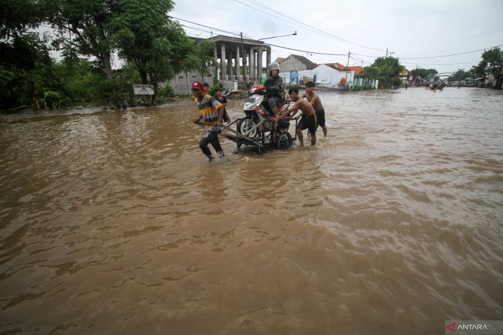 Banjir jalan raya Kraton Pasuruan