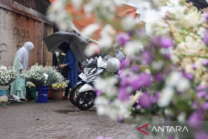 Penjualan bunga hias jelang lebaran