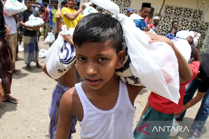 FOTO - Paket lebaran etnis Rohingya