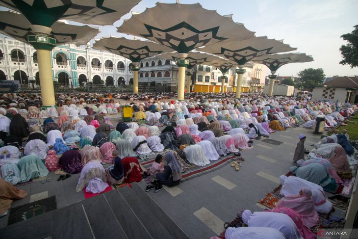 Shalat Idul Fitri di Pasuruan