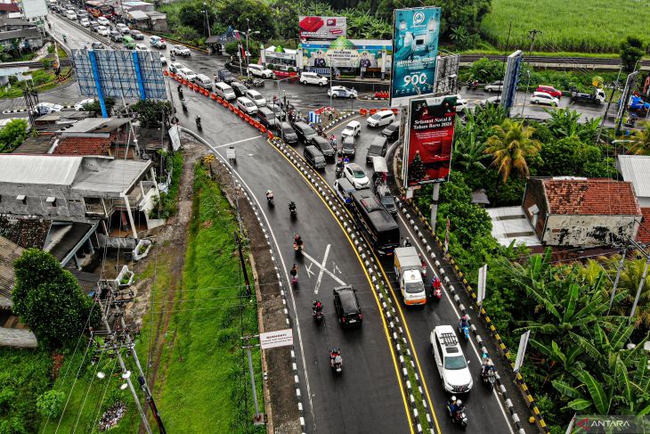 Kemacetan di Simpang Tiga Mengkreng Kediri