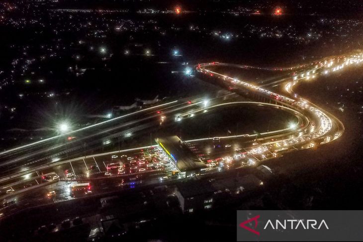 Arus balik di gerbang tol cileunyi