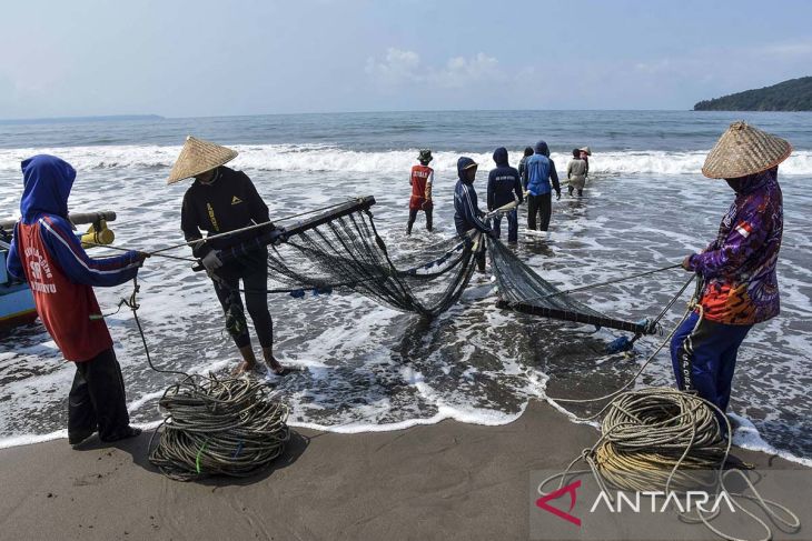 Implementasi program ekonomi biru untuk nelayan