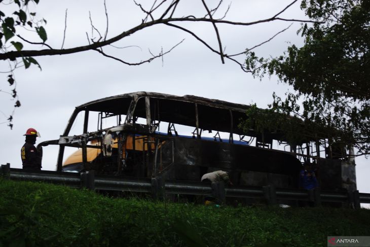 Sembilan penumpang tewas akibat bus terbakar di Karnataka India