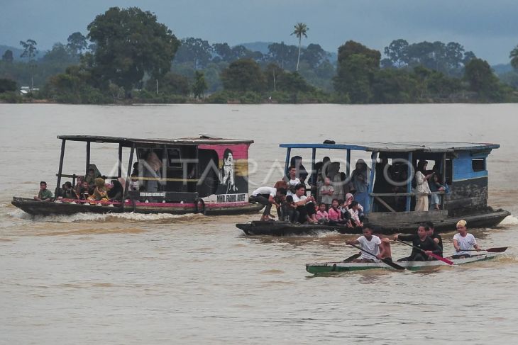 Tradisi lomba sisir perahu di Batanghari